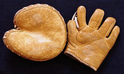 New York Worlds Fair Souvenir Centennial Gloves